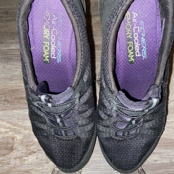 WOMEN'S Skechers size 7.5 black
(K) - Picture 4 of 7